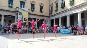 Scopri di più sull'articolo Ginnastica ritmica Valle Agno alla festa dello sport: un successo